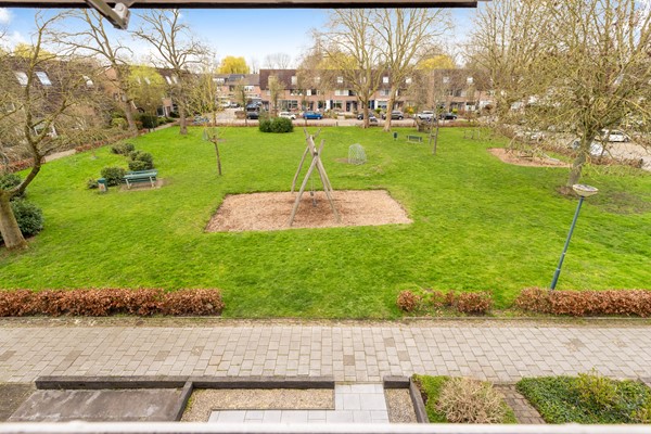 Foto - Te koop: tussenwoning gelegen aan groenvoorziening